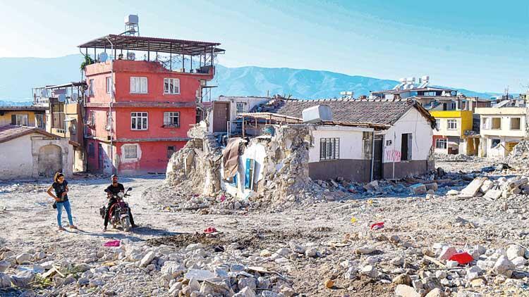 Hürriyet  Hatay’da... Üflesen yıkılacak binalara mahkeme ‘dur’ dedi