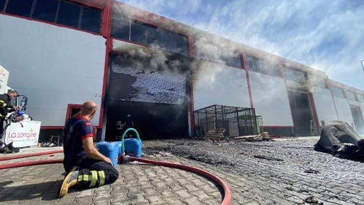 Diyarbakırda gıda imalathanesinde yangın