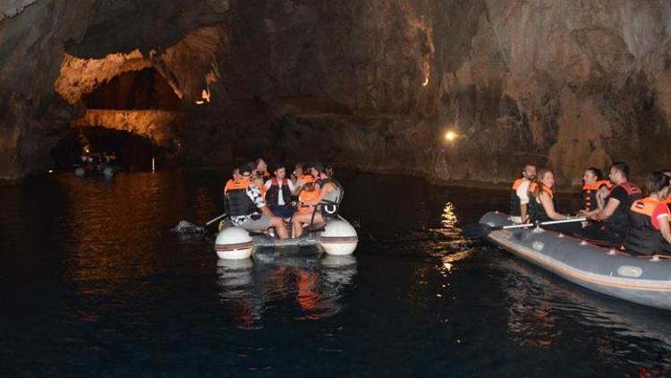 Altınbeşik Mağarasını bayram tatilinde 10 bin kişi ziyaret etti