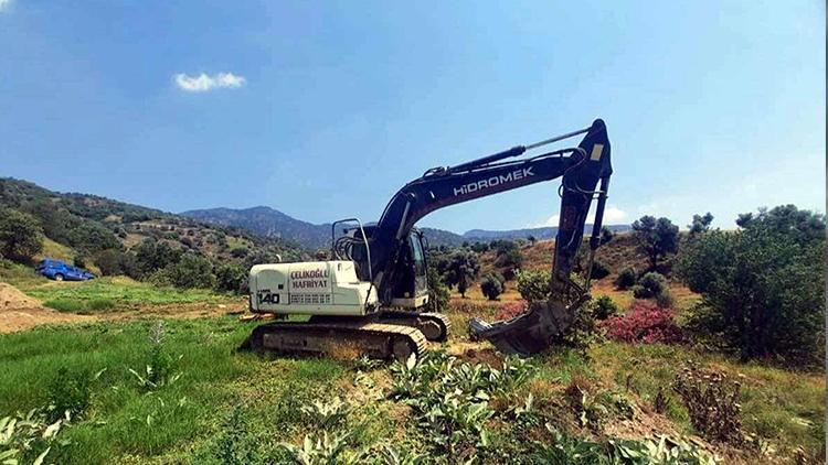 Aydında iş makinesiyle kaçak tarihi eser kazısı Suçüstü yakalandılar