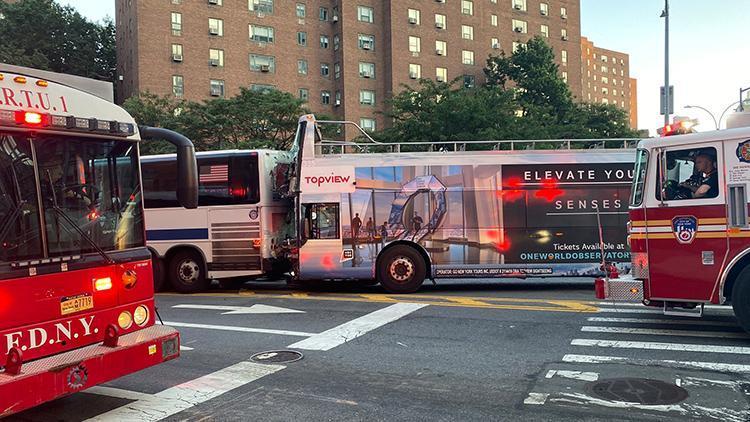 New York’ta iki otobüs çarpıştı: 18 yaralı