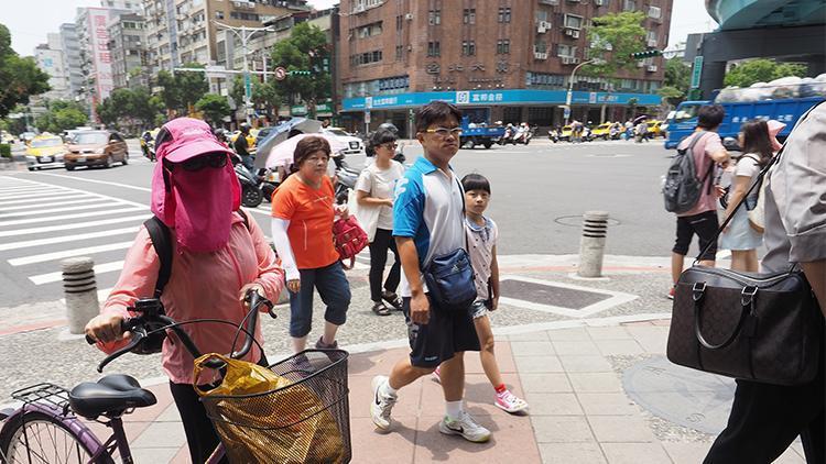 Tayvanda sıcaklık 38 dereceyi aştı Meteoroloji Bürosu: Koruyucu kıyafet giyin