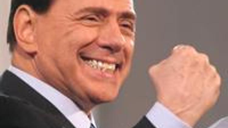 Berlusconi diskotekte sabahladı