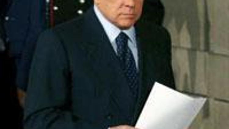 Berlusconi kabineyi tanıttı