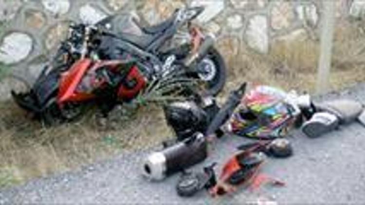 Motosiklet kazası iki cana mal oldu