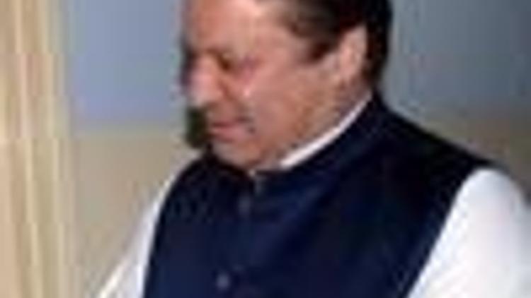 Pakistan ex-PM Sharif defies house arrest