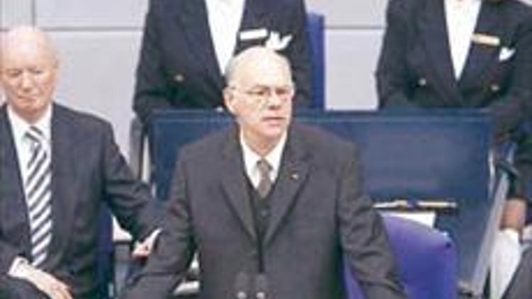 Lammert başkan sıra Merkelde