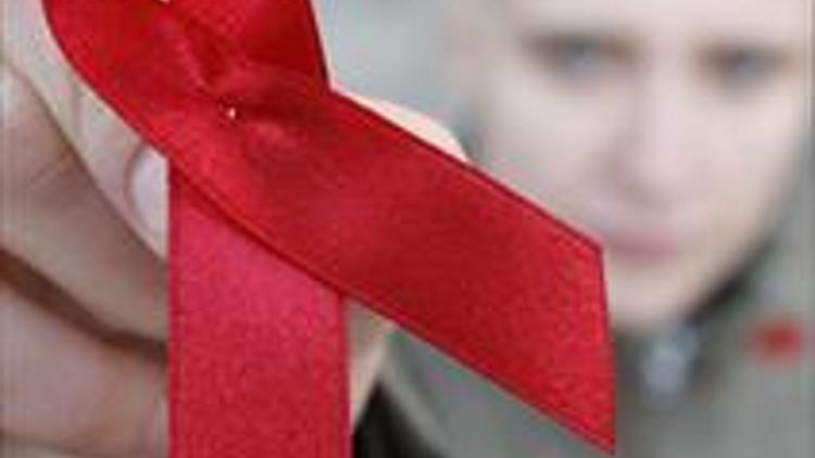 Fliegendes Kondom macht auf Aids aufmerksam