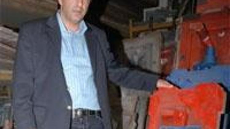 Seyyar satıcıyken fabrikatör oldu