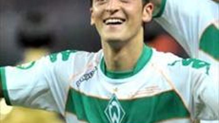 Mesut Özil: “Bremen’de kalıyorum”