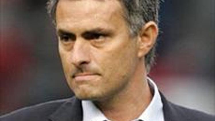 Mourinho’ya 2 maç ceza