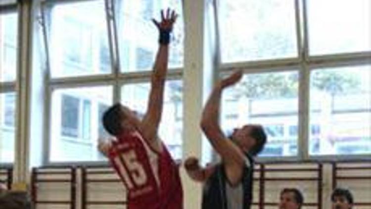 Anadolu Basket sakatlıklar kurbanı: 85-61