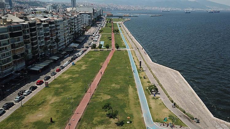 İzmirde Kordon sahil boş kaldı