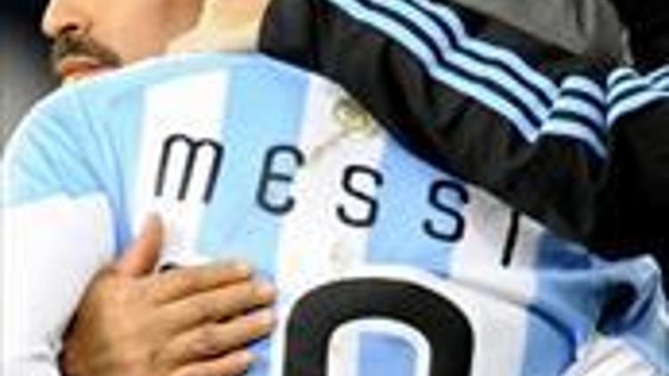Maradonaya Messi misillemesi