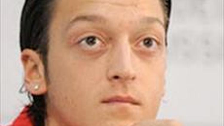 Mesut;Barcelonayı yenebiliriz