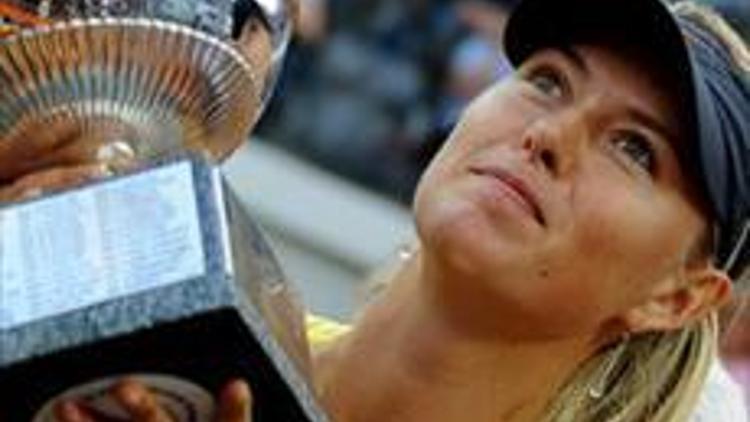 Şampiyon Sharapova