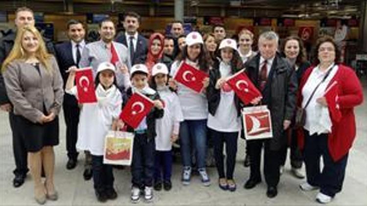 23 Nisan için Türkiye’ye uçtular