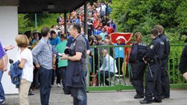 Polislerin gölgesinde terfi maçı