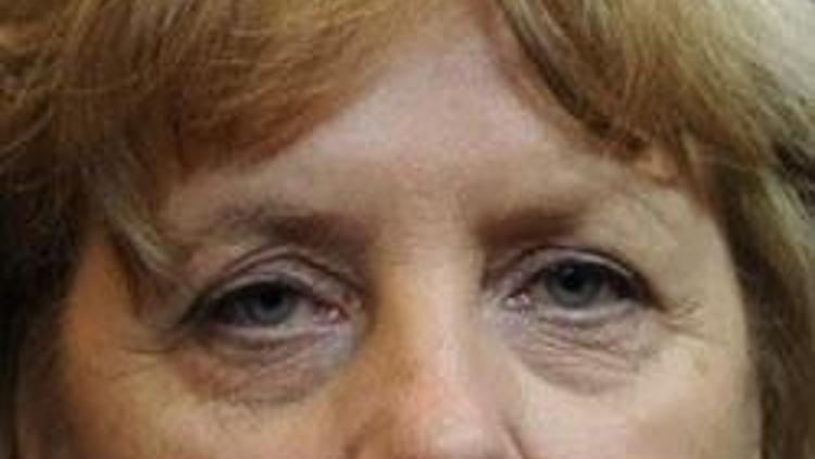 Merkel zoraki memnun