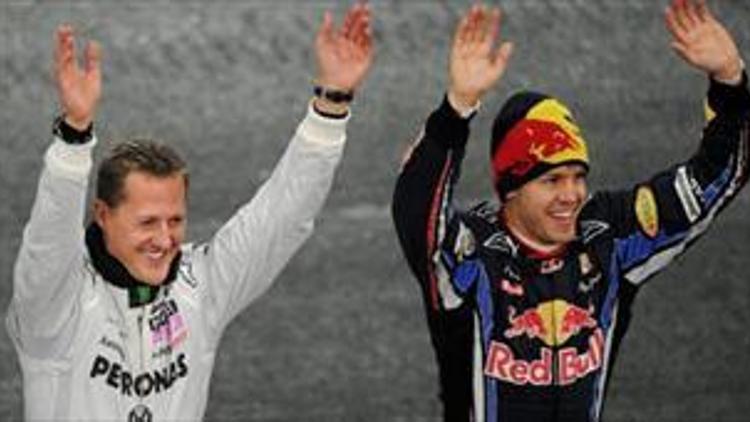 Schumi ve Vettel futbol arenasında