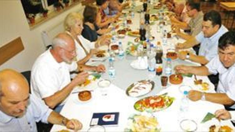 Papazlar iftarda