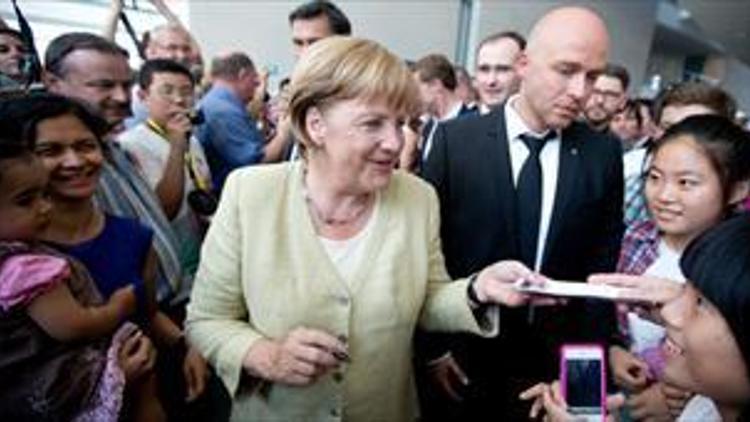 Merkel empfängt Bürger im Kanzleramt