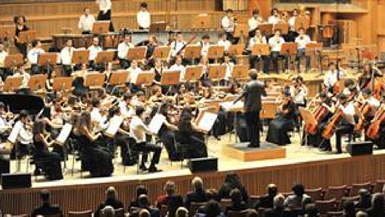 Türkiye Gençlik Filarmoni Orkestrası konser verdi