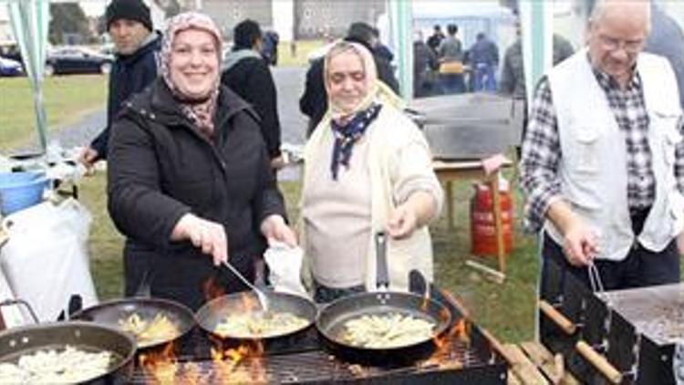 Hamsiye doyamadılar eve götürdüler