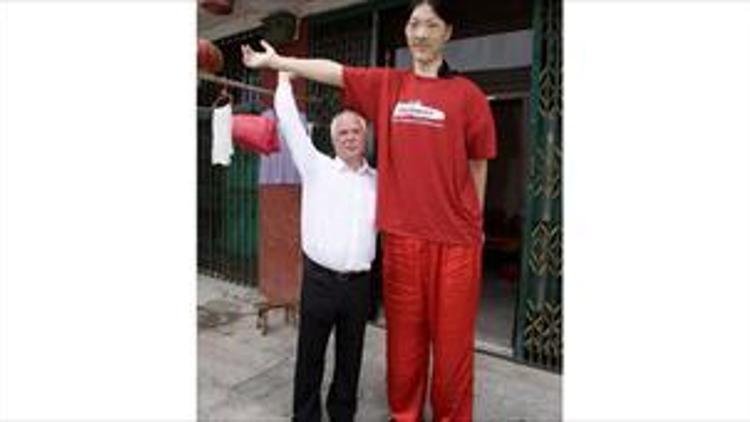 Dünyanın en uzun boylu kadını öldü