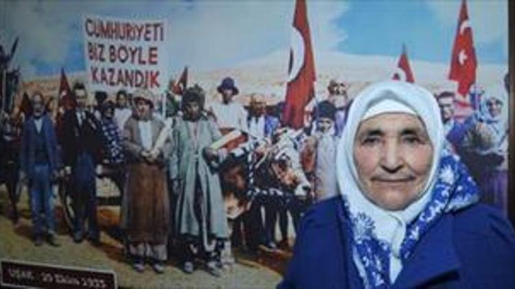 Oğlunun şehitlik maaşını bağışladı