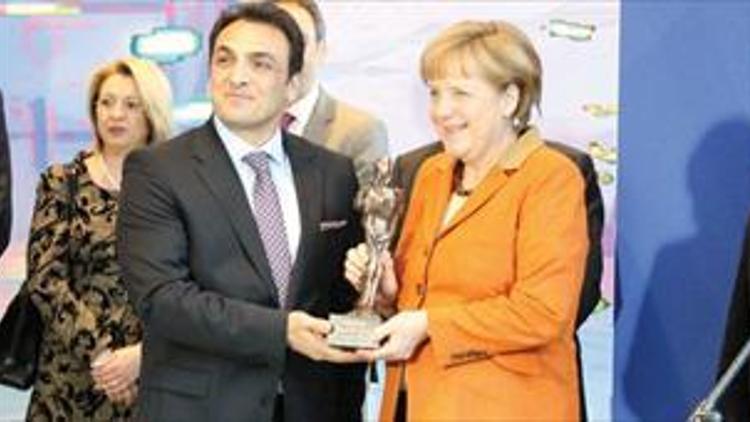 Merkel, Türk Alman Dostluk Ödülü Kybele’yi aldı