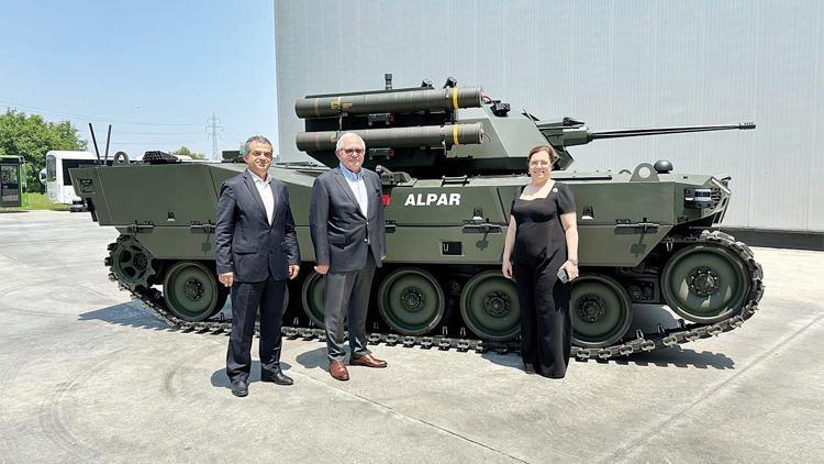 Türkiye’nin ilk ağır sınıf paletli insansız zırhlı aracı tanıtıldı: Yerli otonom ‘tank’