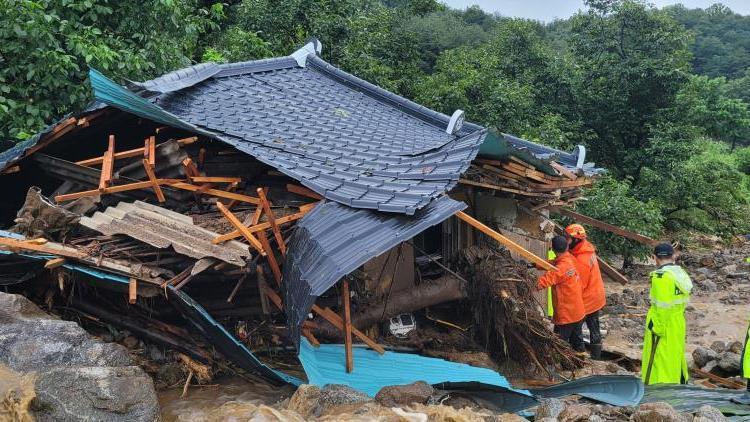 Güney Koreyi sel vurdu: 22 ölü, 14 kayıp