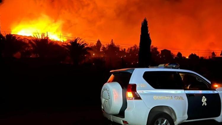 İspanyada 11 ev yandı, 140 hektar alan kül oldu, 500 kişi tahliye edildi