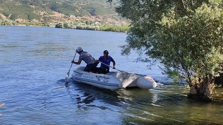 Bingöl’de baraj kapakları açılınca 3 kişi mahsur kaldı