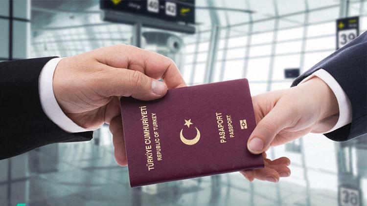 Türk pasaportu vizesiz girişte üç sıra yükseldi