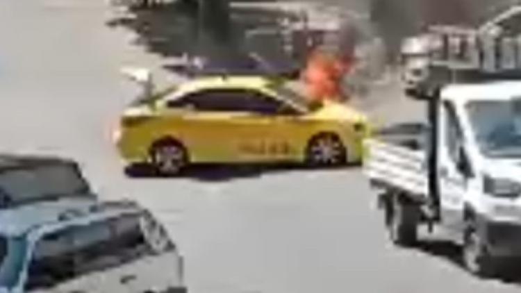 İstanbulda içinde yolcu bulunan takside yangın