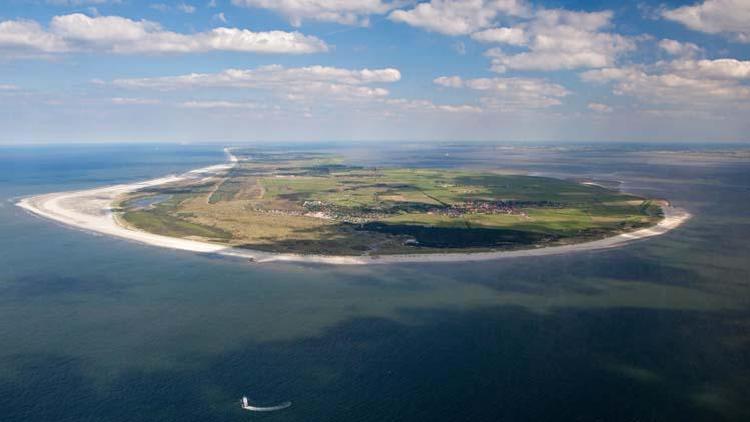 Ameland Adası yakınlarındaki kargo gemisinde yangın: 1 ölü