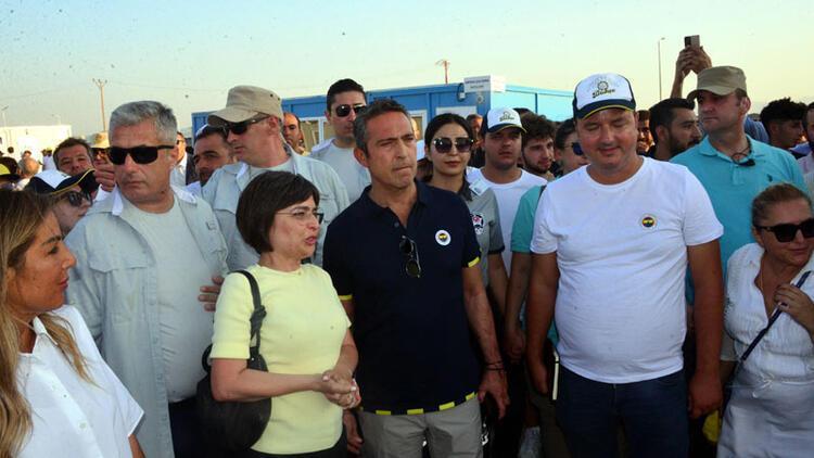 Fenerbahçe Başkanı Ali Koç, Kahramanmaraştaki konteyner kentin açılışını yaptı