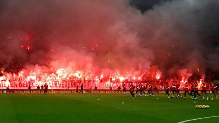 Galatasaraydan taraftara açık antrenman ve imza şöleni