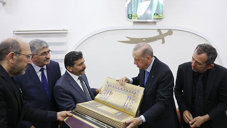 Cumhurbaşkanı Erdoğandan cemevine ziyaret