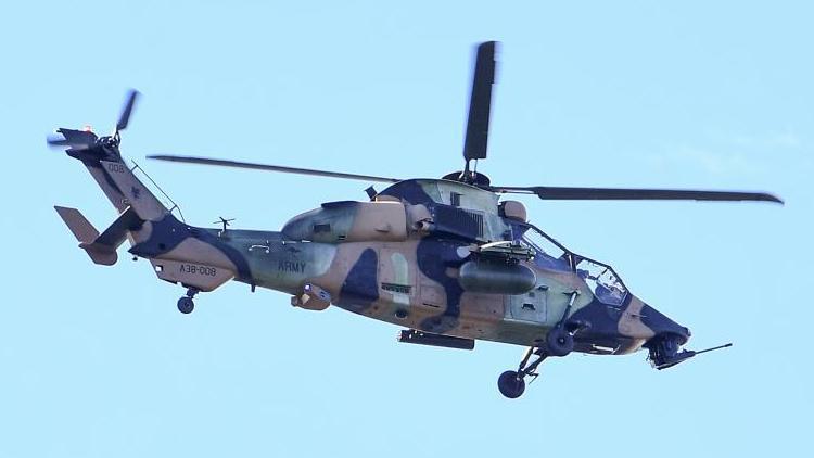Avustralya’da askeri helikopter düştü