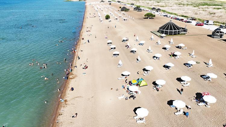 Beyşehir Gölü’nün plajları Akdeniz sahillerini aratmıyor: Orta Anadolu burada serinliyor