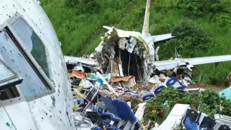 Kanadada tek motorlu yolcu uçağı düştü: 6 ölü