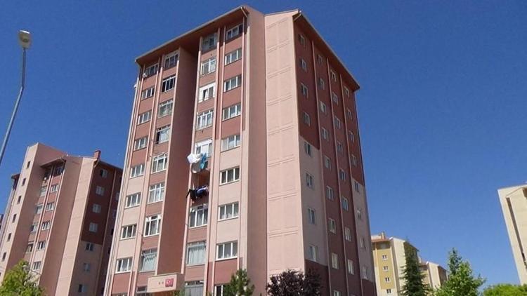 Pencere silerken 8. kattan düşen kadın hayatını kaybetti