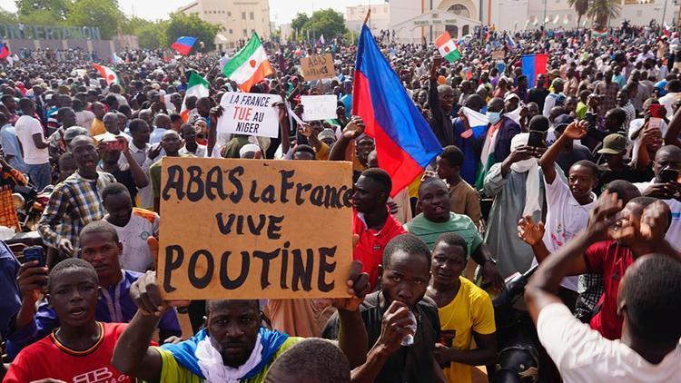 Fransa duyurdu: Nijer’den tahliye işlemleri başlıyor