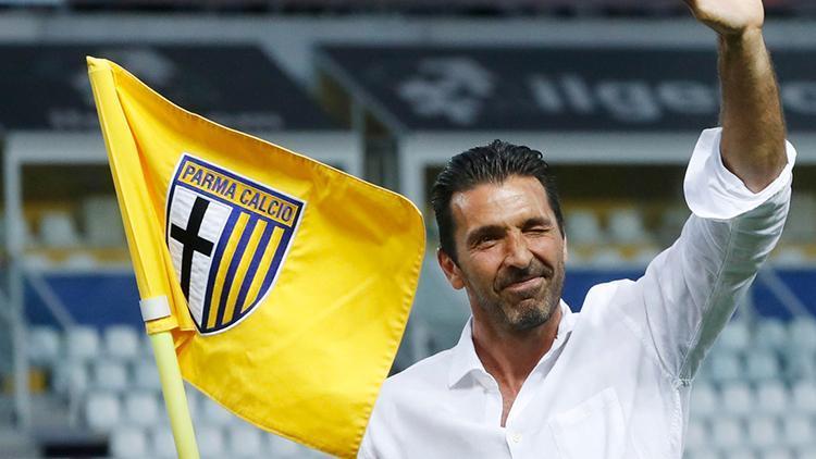 Gianluigi Buffon, 45 yaşında futbola veda etti