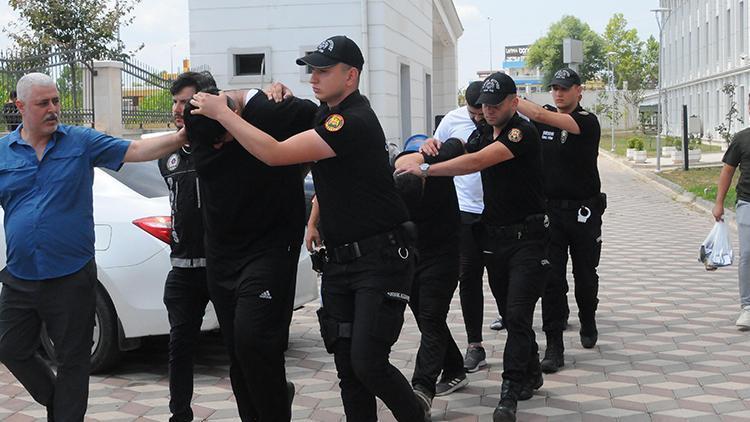 Uyuşturucu taşıdıkları otomobili bırakıp kaçmışlardı... 5 şüpheli tutuklandı