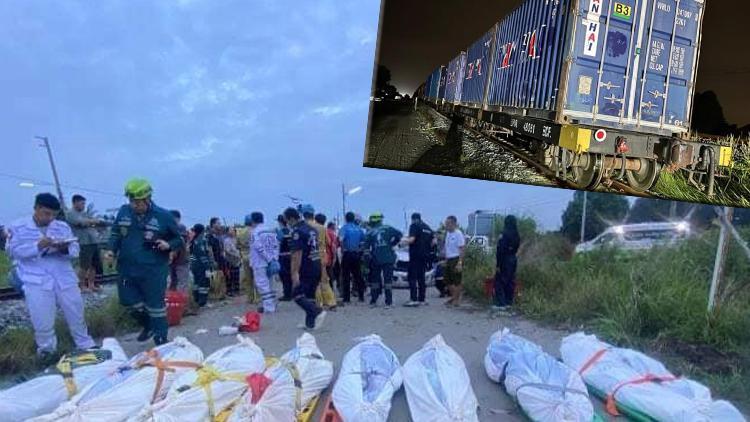 Yük treni, işçi taşıyan kamyonete çarptı: Çok sayıda ölü ve yaralı