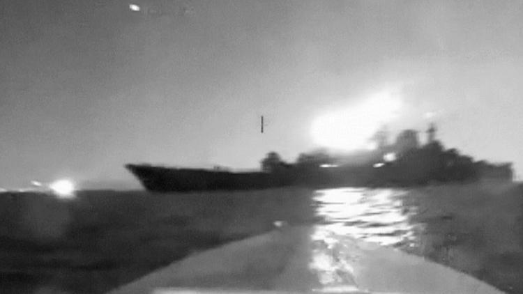 Karadeniz’de savaş büyüyor Ukrayna, Rus gemisini vurdu